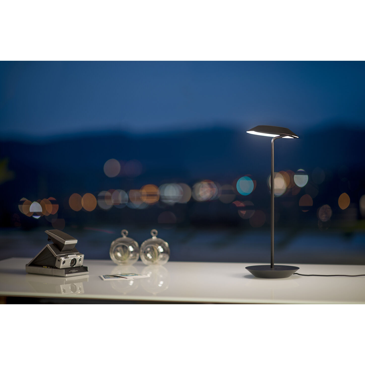 Royyo 17.4 inch 11.00 watt Matte White with Honeydew Felt Desk Lamp Portable Light